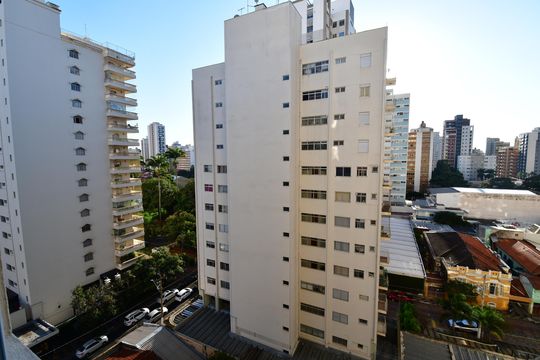 Sala - Vista de apartamento para alugar com 2 quartos, 80m² em Cambuí, Campinas