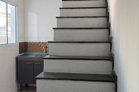 Escada de apartamento para alugar com 2 quartos, 88m² em Vila Suíça, Santo André