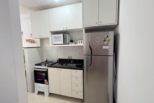 Cozinha de apartamento para alugar com 1 quarto, 25m² em Vila Constança, São Paulo