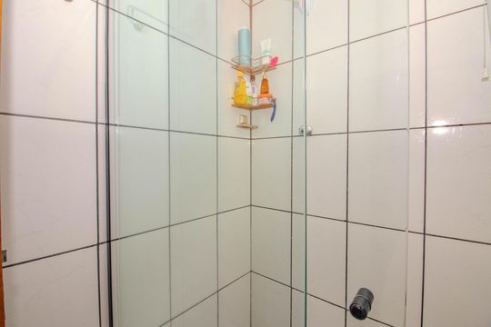 Banheiro de apartamento à venda com 1 quarto, 114m² em São João, Porto Alegre
