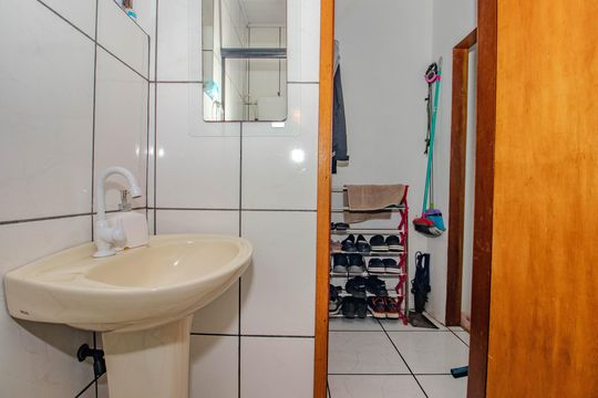 Banheiro de apartamento à venda com 1 quarto, 114m² em São João, Porto Alegre
