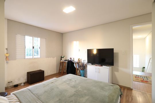 Suite  de casa à venda com 4 quartos, 365m² em Vila Ipojuca, São Paulo