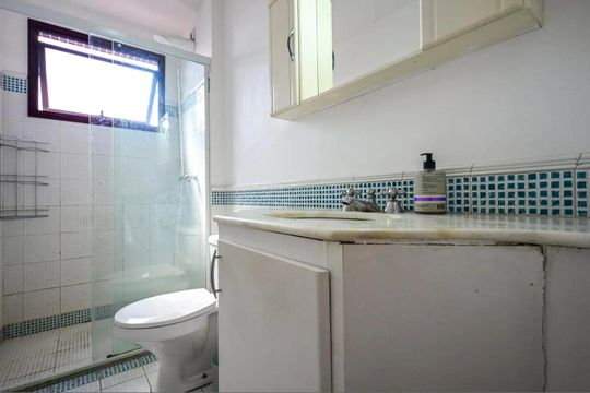 Banheiro de apartamento para alugar com 1 quarto, 55m² em Vila Suzana, São Paulo