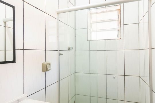 Banheiro social de casa para alugar com 6 quartos, 115m² em Rio Branco, Canoas