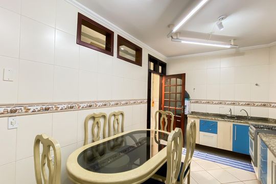 Cozinha de casa à venda com 3 quartos, 155m² em Jardim Triana, São Paulo