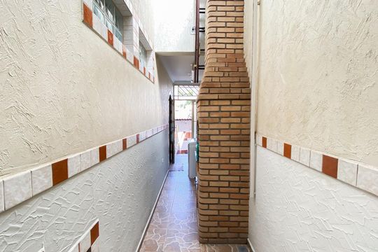 Corredor de casa à venda com 3 quartos, 155m² em Jardim Triana, São Paulo