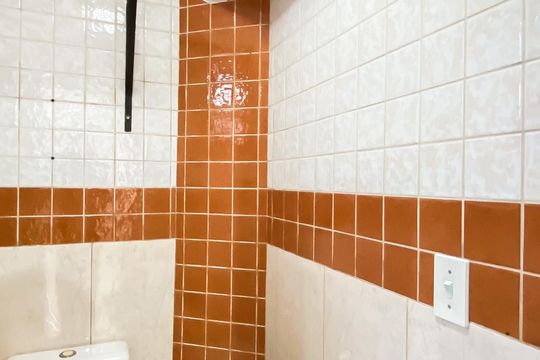 Banheiro de serviço de casa à venda com 3 quartos, 155m² em Jardim Triana, São Paulo
