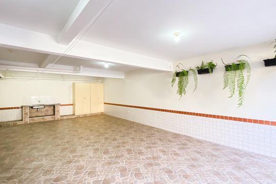Garagem de casa à venda com 3 quartos, 155m² em Jardim Triana, São Paulo