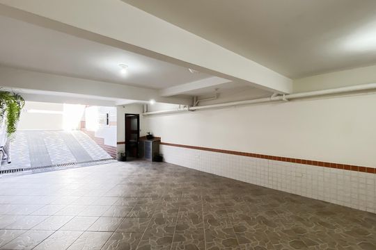 Garagem de casa à venda com 3 quartos, 155m² em Jardim Triana, São Paulo
