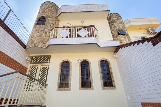 Fachada de casa à venda com 3 quartos, 155m² em Jardim Triana, São Paulo