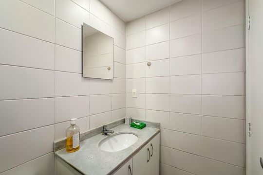Banheiro de apartamento para alugar com 1 quarto, 50m² em Lapa, Rio de Janeiro