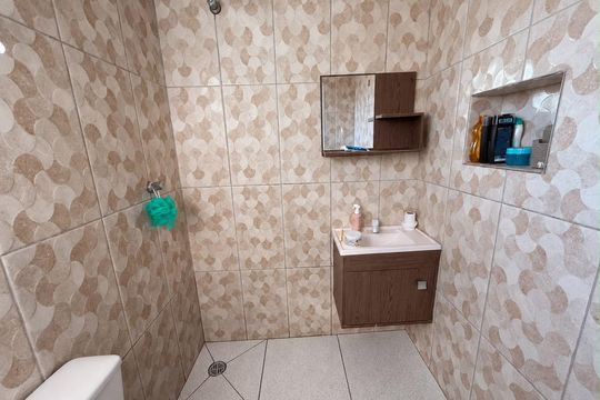 Banheiro de casa para alugar com 1 quarto, 50m² em Canindé, São Paulo