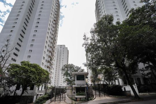 Fachada  de apartamento para alugar com 3 quartos, 76m² em Vila Suzana, São Paulo
