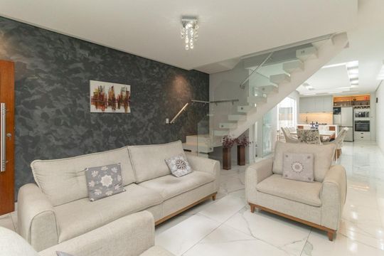 Sala de casa à venda com 4 quartos, 125m² em Jardim Sonia Maria, São Paulo