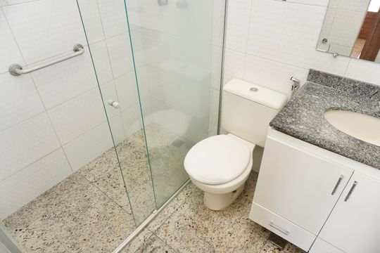 Banheiro da Suíte 1 de casa para alugar com 5 quartos, 240m² em Vila Oeste, Belo Horizonte