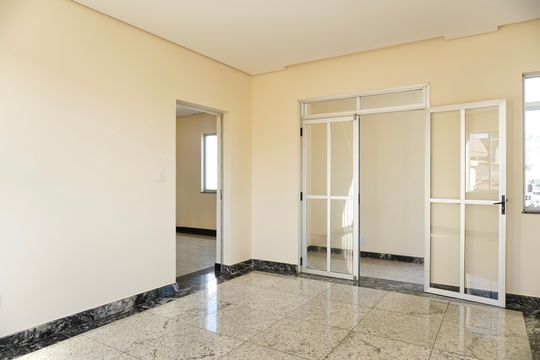 Casa para alugar com 5 quartos, 240m² em Vila Oeste, Belo Horizonte