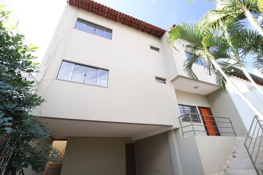 Fachada de casa para alugar com 5 quartos, 270m² em Vigilato Pereira, Uberlândia