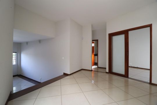 Sala 2 de casa para alugar com 5 quartos, 270m² em Vigilato Pereira, Uberlândia