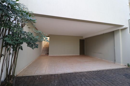 Garagem de casa para alugar com 5 quartos, 270m² em Vigilato Pereira, Uberlândia