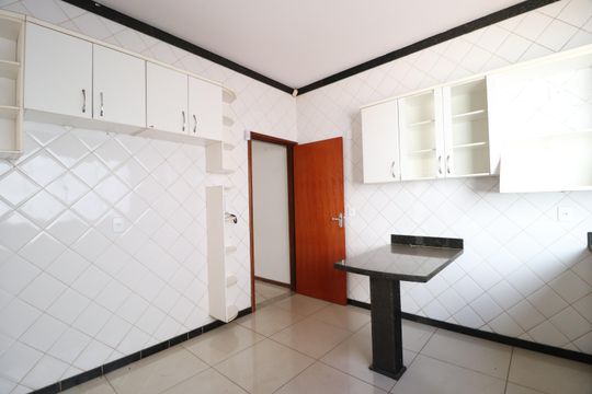 Cozinha de casa para alugar com 5 quartos, 270m² em Vigilato Pereira, Uberlândia