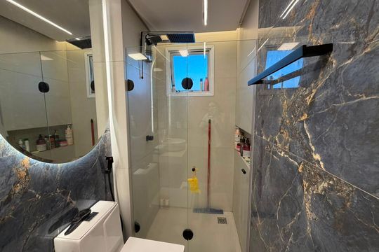 Banheiro da suíte de apartamento para alugar com 2 quartos, 65m² em Jardim Europa, Goiânia