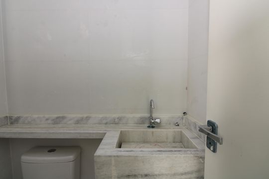 Banheiro de apartamento à venda com 2 quartos, 30m² em Cidade Antônio Estêvão de Carvalho, São Paulo