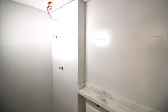 Banheiro de apartamento à venda com 2 quartos, 30m² em Cidade Antônio Estêvão de Carvalho, São Paulo