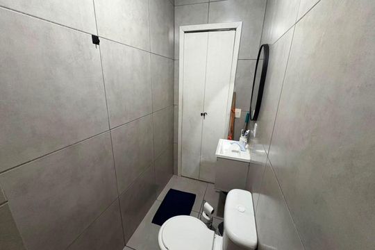 Banheiro de apartamento à venda com 2 quartos, 50m² em Parque Novo Oratório, Santo André