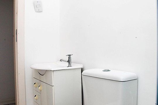 Banheiro de apartamento à venda com 1 quarto, 68m² em Farroupilha, Porto Alegre