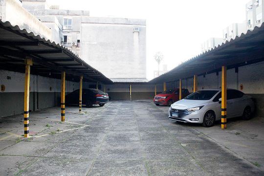 Árae Comum - Box Garagem (conforme disponibilidade, com taxa mensal)) de apartamento à venda com 1 quarto, 68m² em Farroupilha, Porto Alegre
