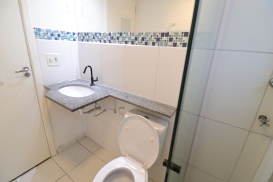 Banheiro de apartamento para alugar com 2 quartos, 50m² em Socorro, São Paulo