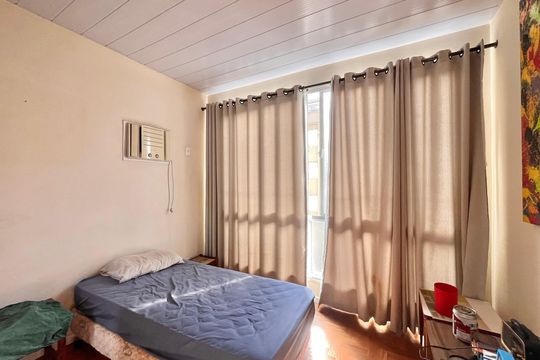 Quarto 1 de apartamento à venda com 2 quartos, 90m² em Leme, Rio de Janeiro
