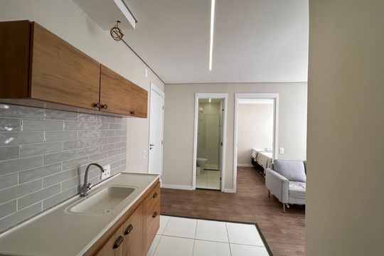 Cozinha  de apartamento para alugar com 2 quartos, 34m² em Jardim Caravelas, São Paulo