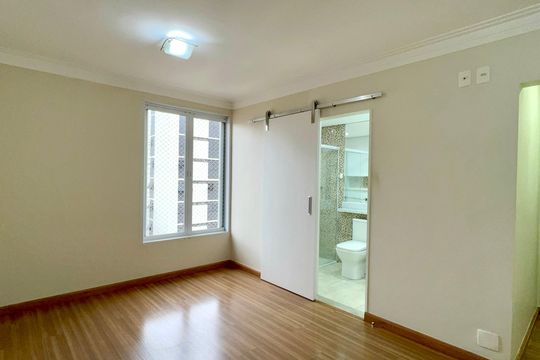 Suite de apartamento para alugar com 3 quartos, 135m² em Vila Mariana, São Paulo