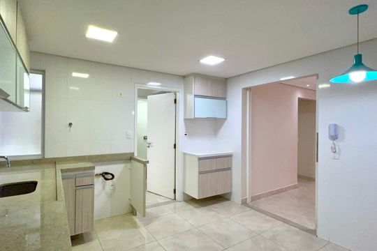 Cozinha de apartamento para alugar com 3 quartos, 135m² em Vila Mariana, São Paulo