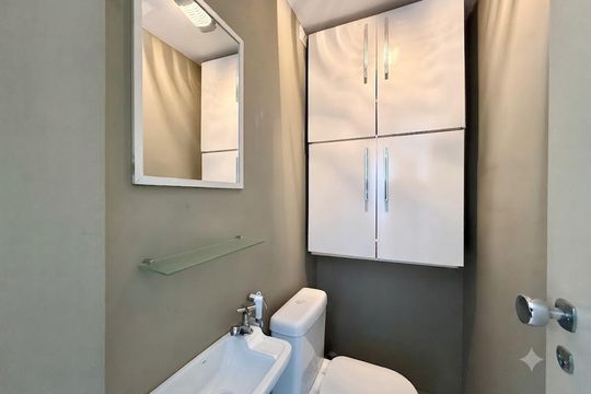 Banheiro de Serviço de apartamento para alugar com 2 quartos, 84m² em Chácara Santo Antônio (zona Sul), São Paulo