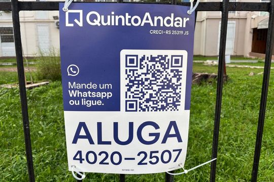 Plaquinha Instalada código NYWW-191 de apartamento para alugar com 1 quarto, 45m² em Humaitá, Porto Alegre