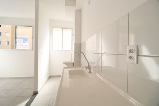 Cozinha de apartamento para alugar com 2 quartos, 45m² em Gávea, Uberlândia