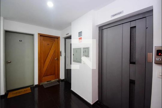 Hall de entrada de apartamento à venda com 3 quartos, 76m² em Vila Itapegica, Guarulhos