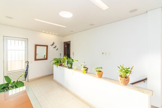 Corredor de apartamento à venda com 3 quartos, 150m² em Sagrada Família, Belo Horizonte