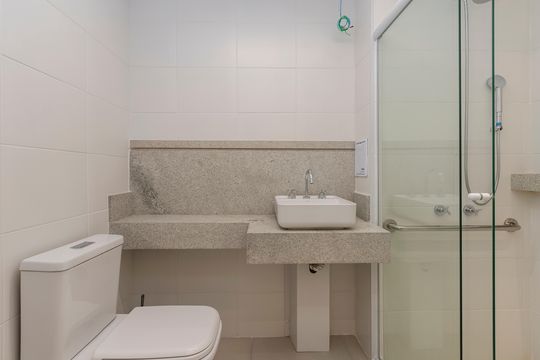 Banheiro de kitnet/studio à venda com 1 quarto, 31m² em Jardim das Acacias, São Paulo