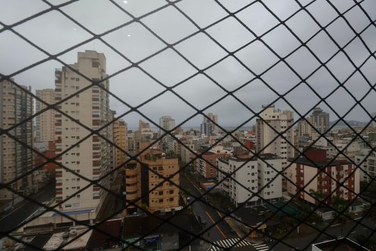 Vista de apartamento para alugar com 3 quartos, 208m² em Balneario Guarujá, Guarujá