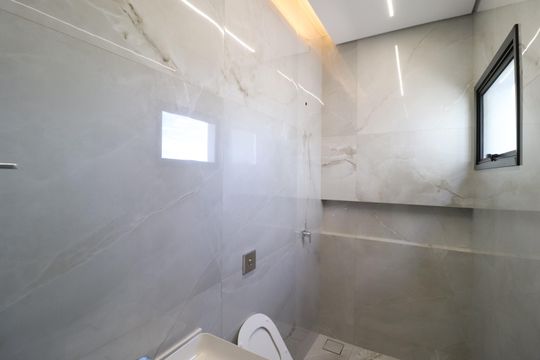 Banheiro Social do Terraço de casa de condomínio para alugar com 4 quartos, 300m² em Cidade Jardim, Uberlândia