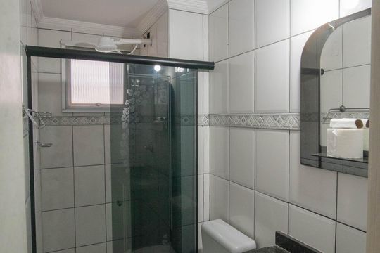 Banheiro de apartamento à venda com 2 quartos, 58m² em Jardim dos Oliveiras, Campinas