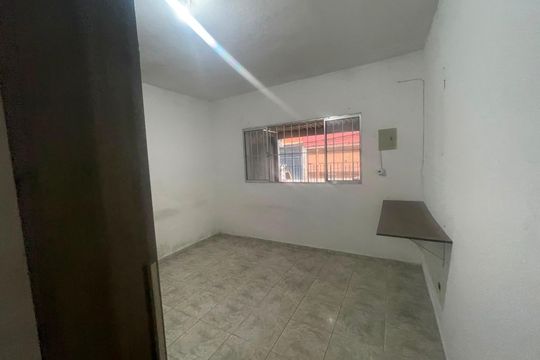 Quarto de casa para alugar com 1 quarto, 80m² em Jardim Adriana, Guarulhos
