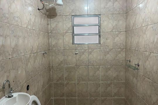 Banheiro de casa para alugar com 1 quarto, 80m² em Jardim Adriana, Guarulhos