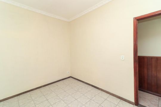 Quarto 1 de casa para alugar com 3 quartos, 150m² em Marechal Hermes, Rio de Janeiro