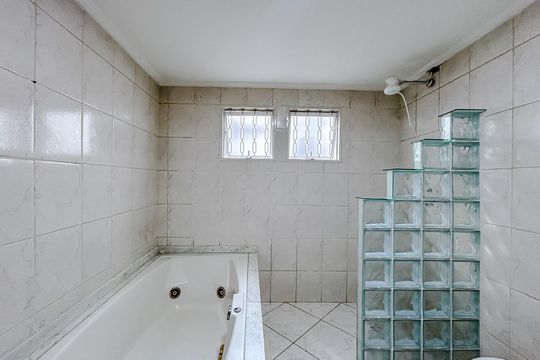 Banheiro da Suíte de casa para alugar com 5 quartos, 300m² em Vila Carrão, São Paulo