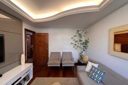 Casa à venda com 5 quartos, 700m² em Santa Tereza, Belo Horizonte
