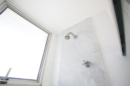 Banheiro da Suíte de apartamento para alugar com 3 quartos, 74m² em Pechincha, Rio de Janeiro
